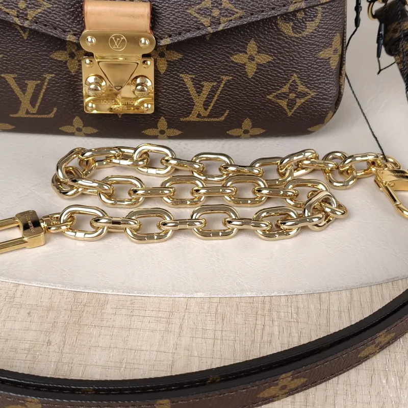 Louis Vuitton Crossbody Bag Pochette Métis East West Monogram PVC Small 21.5 × 6 × 13.5 cm — detail view 10 of 14