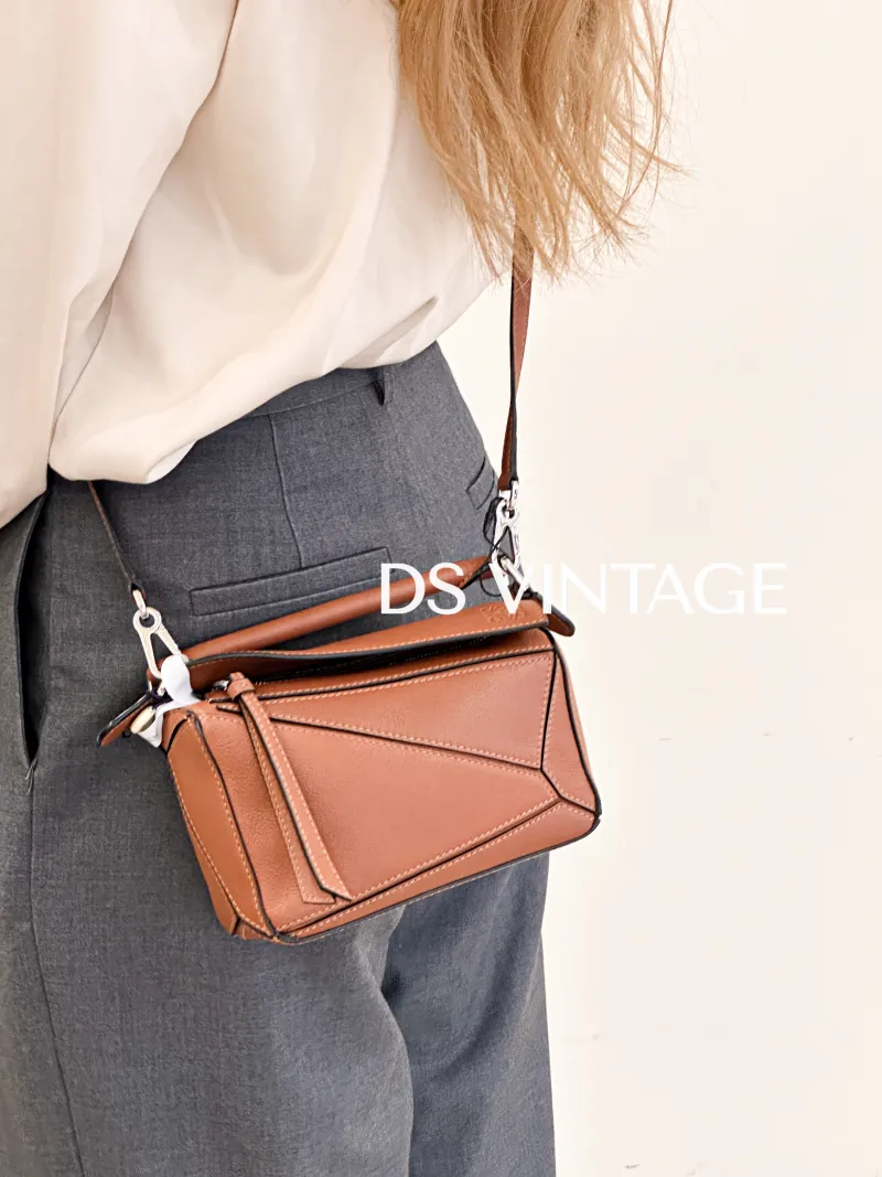 LOEWE Crossbody Bag Puzzle Caramel CC alfskin18 × 8 × 12.5 cm — on-model view 2 of 3