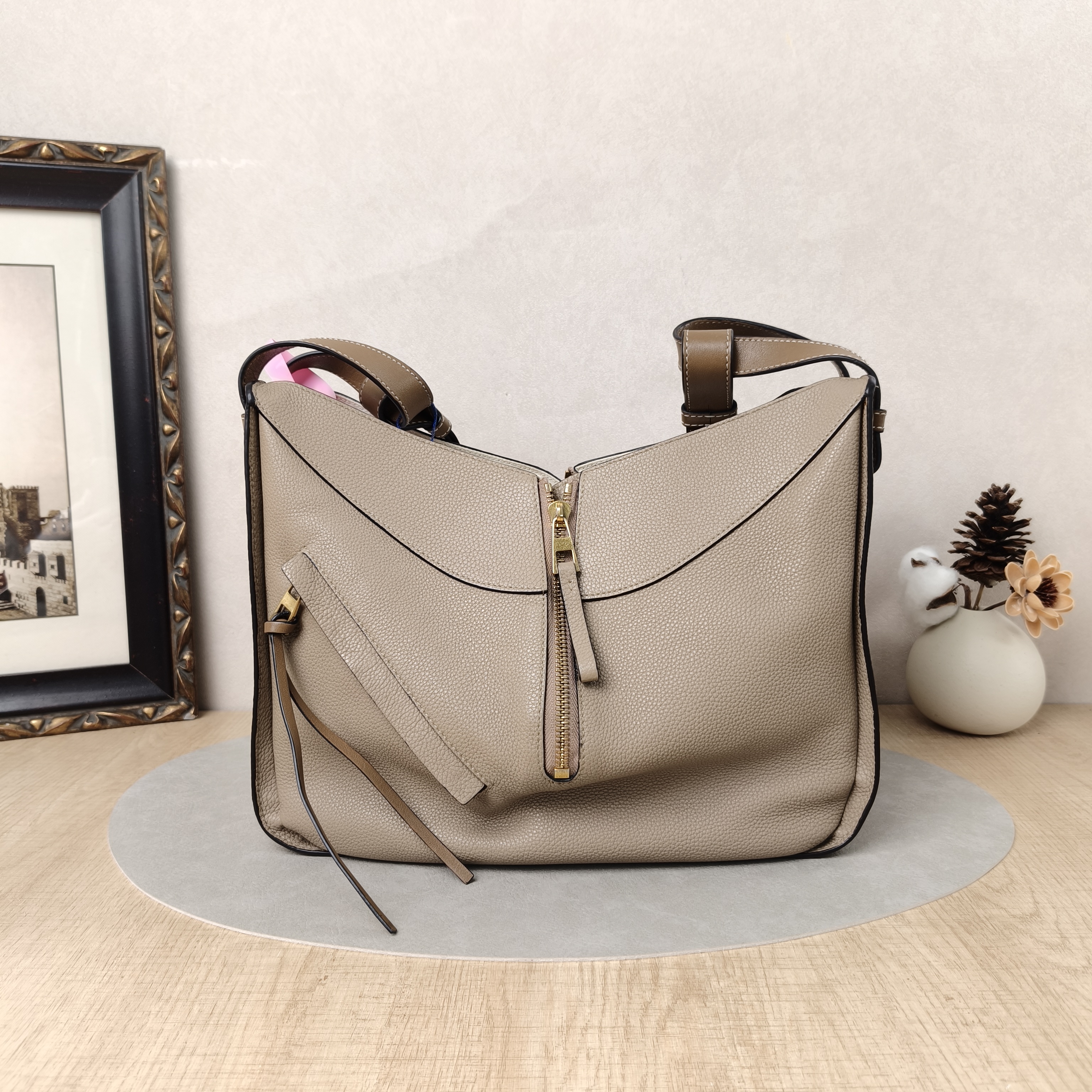 LOEWE Crossbody Bag Hammock Calfskin Medium29 × 14 × 32 cm