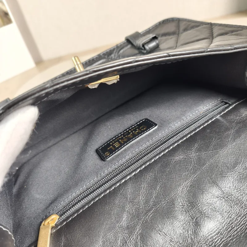 Chanel Crossbody Bag21b Black Calfskin One Size25 × 8 × 17 cm — detail view 5 of 13