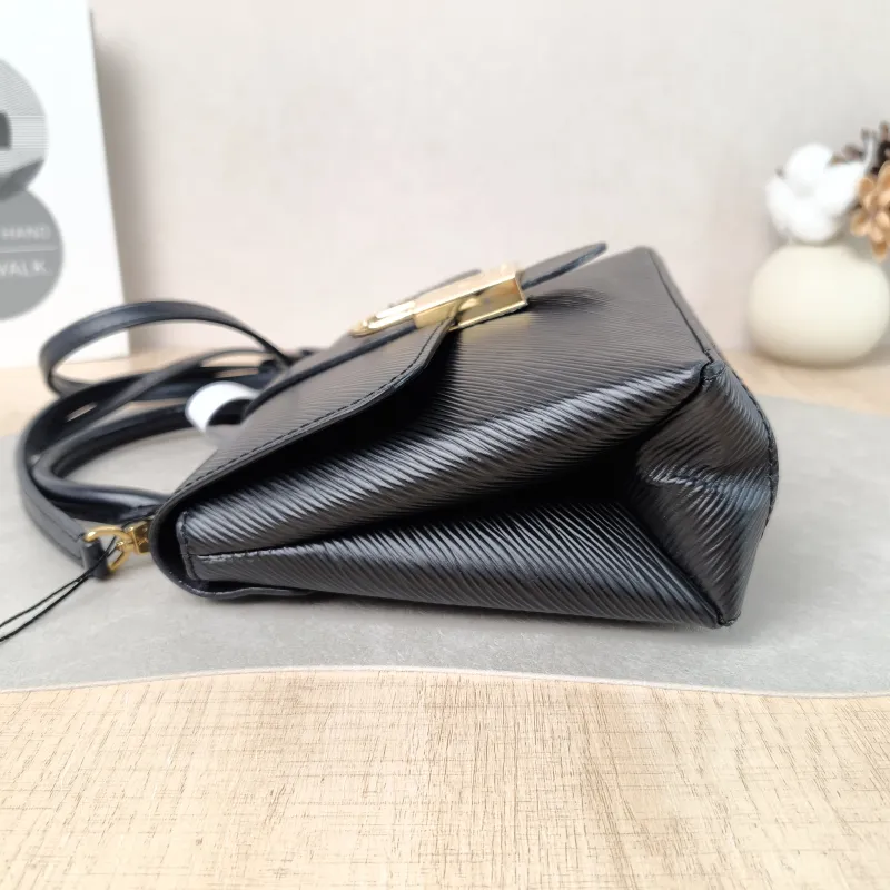 Louis Vuitton Crossbody Bag Locky BB Black Epi Embossed Calfskin BB 20 × 7.5 × 16 cm — detail view 2 of 10