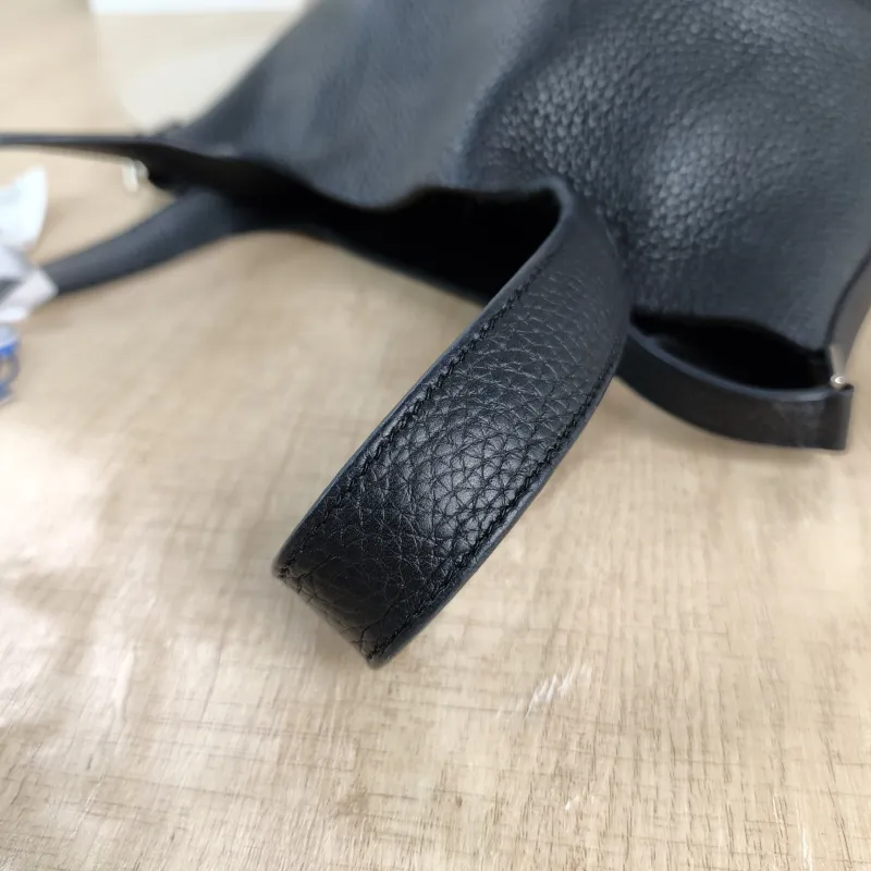 Hermès Top Handle Bag Picotin Lock 18 18Black Clemence Taurillon TC Calfskin Small18 × 13 × 19 cm — detail view 11 of 12