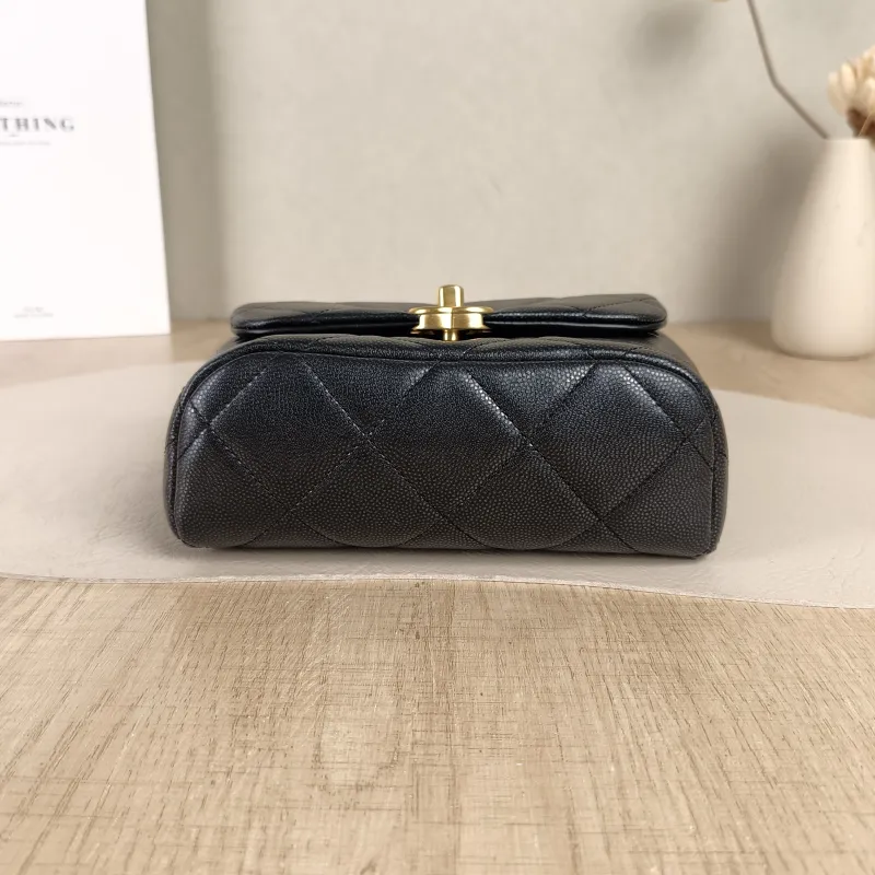 Chanel Crossbody Bag Edition Black Calfskinmini16.5 × 7 × 13 cm — cover view 4 of 5