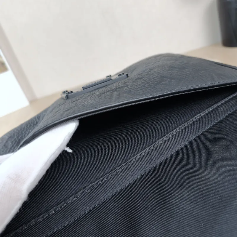 Louis Vuitton Crossbody Bag S Lock Messenger Bag Black Calfskin One Size22 × 8 × 18 cm — detail view 11 of 15