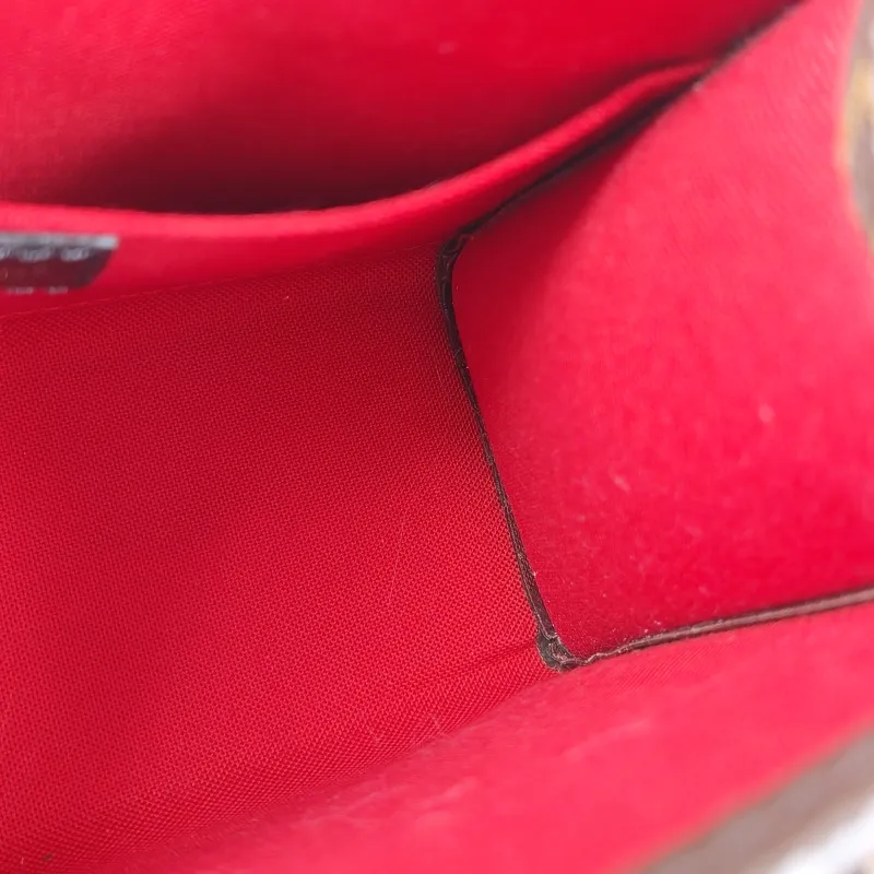 Louis Vuitton Crossbody Bag Onthego BB Monogram PVC BB 18 × 8.5 × 15 cm — detail view 1 of 11