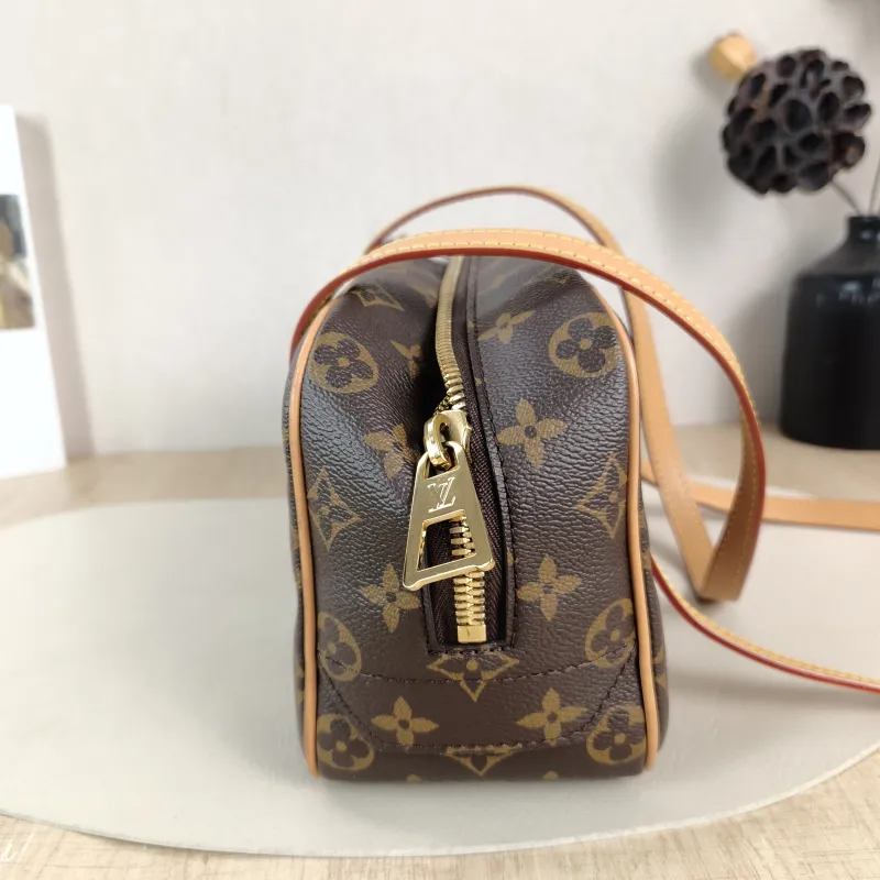 Louis Vuitton Shoulder Bag cite Monogram PVC One Size 26 × 11 × 16 cm — detail view 7 of 12