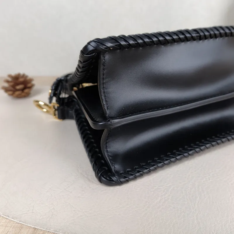 FENDI Crossbody Bag Peekaboo Crossbody Bag Black Woven 20 × 10 × 15 cm — detail view 3 of 10