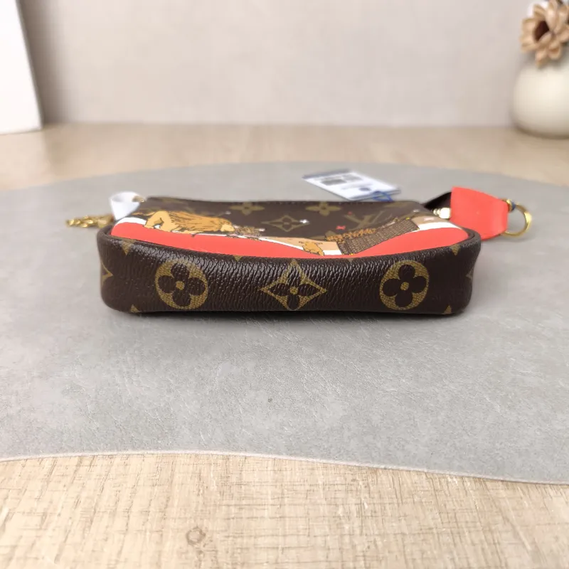 Louis Vuitton Clutch Mini Pochette Accessoires Monogram PVC Mini 15.5 × 4 × 10.5 cm — cover view 4 of 5
