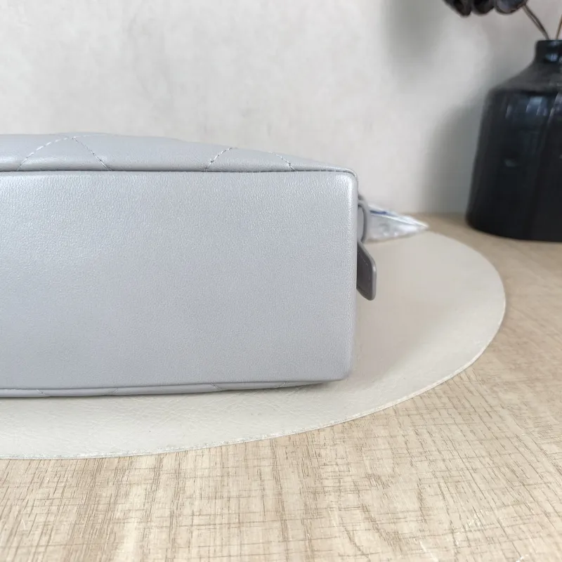 Chanel Shoulder Bag hobo Grey Lambskin One Size 22 × 8 × 16 cm — detail view 7 of 10