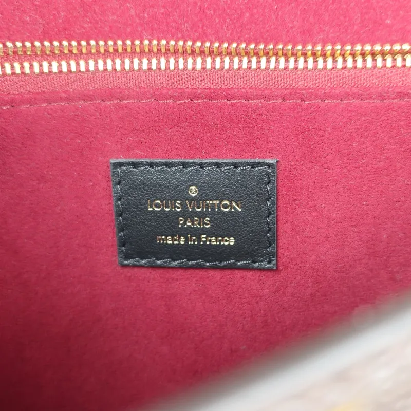 Louis Vuitton Crossbody Bag Passy Messenger Bag Monogram PVC Small 23 × 9 × 17 cm — detail view 4 of 15