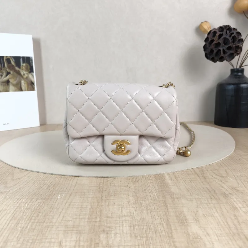 Chanel Crossbody Bag Lambskin One Size17 × 8 × 13.5 cm