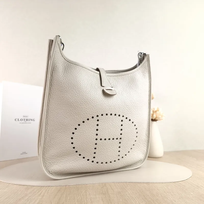 Hermès Crossbody Bag Evelyne 29 29 10 TC Calfskin 29 29 × 7 × 30 cm A — cover view 2 of 5