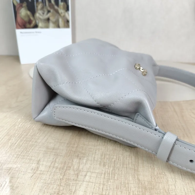 Chanel Shoulder Bag hobo Grey Lambskin One Size 22 × 8 × 16 cm — detail view 2 of 10