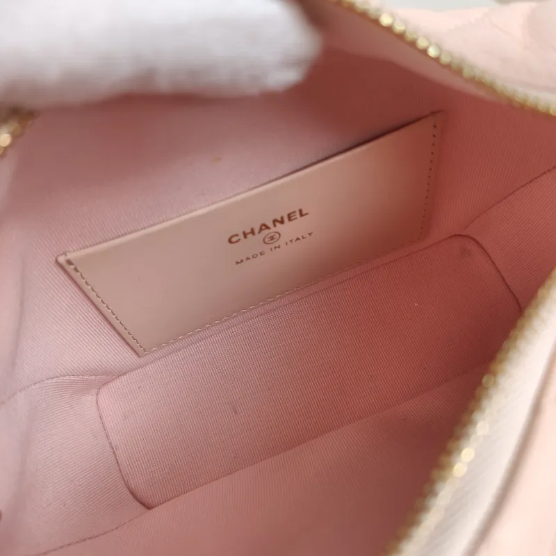 Chanel Crossbody Bag Crossbody Bag Pink Gold-Tone Hardware Grained Calfskin One Size 21.5 × 7.5 × 19 cm — detail view 8 of 11