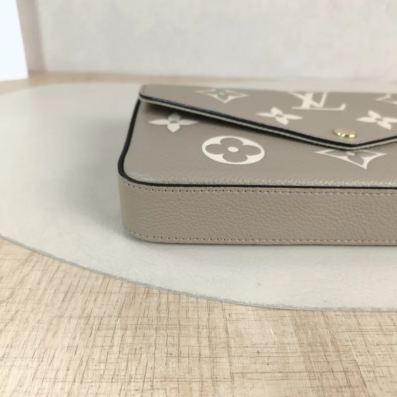 Louis Vuitton Crossbody Bag Pochette Félicie · White Calfskin Small 21 × 3 × 12 cm — detail view 9 of 15