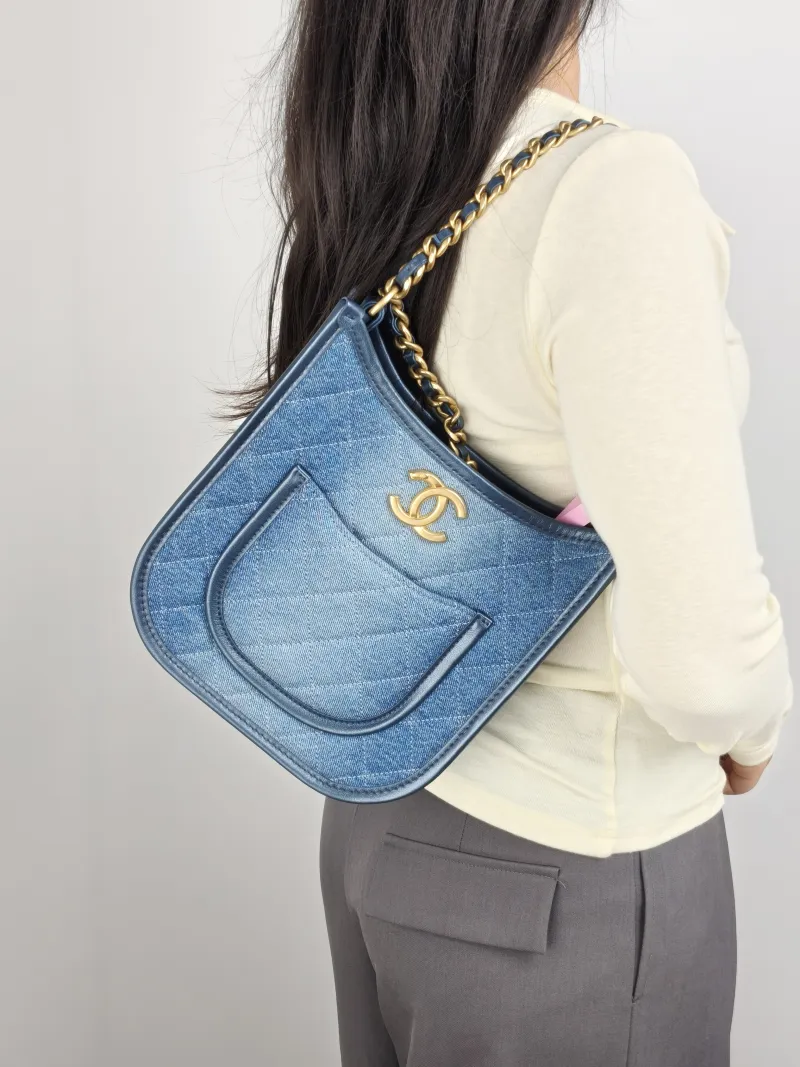 Chanel Crossbody Bag hobo One Size 22 × 6 × 24 cm — on-model view 2 of 2