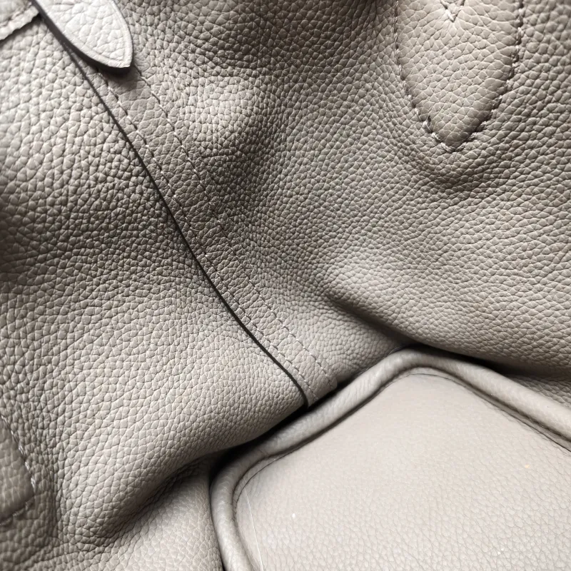 Louis Vuitton Crossbody Bag NEVERFULL INSIDE OUT BB PVC · Calfskin BB26.5 × 11 × 16.5 cm — detail view 3 of 15