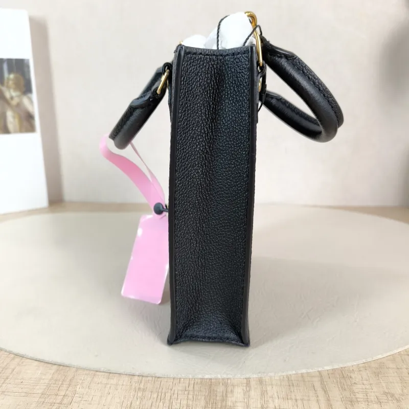 Louis Vuitton Crossbody Bag PETIT SAC PLAT Mini Black Calfskin Mini 14 × 5 × 17 cm — detail view 5 of 10