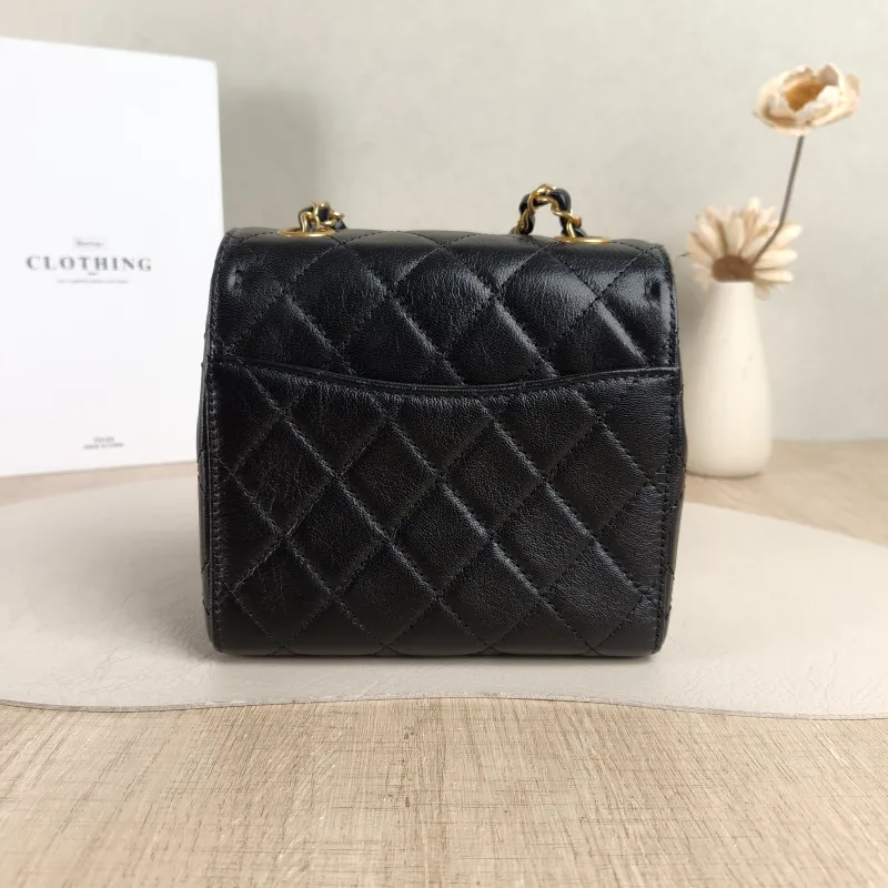 Chanel Crossbody Bag Edition Black Calfskinmini16 × 7 × 15 cm — cover view 5 of 6
