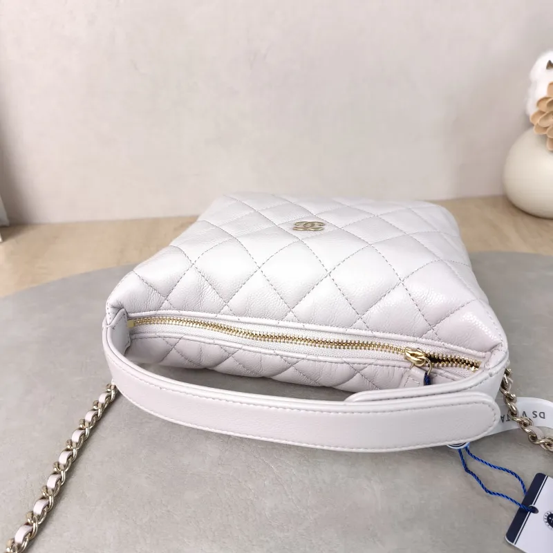 Chanel Crossbody Bag Crossbody Bag Pink Calfskin21.5 × 7.5 × 19 cm — detail view 2 of 14