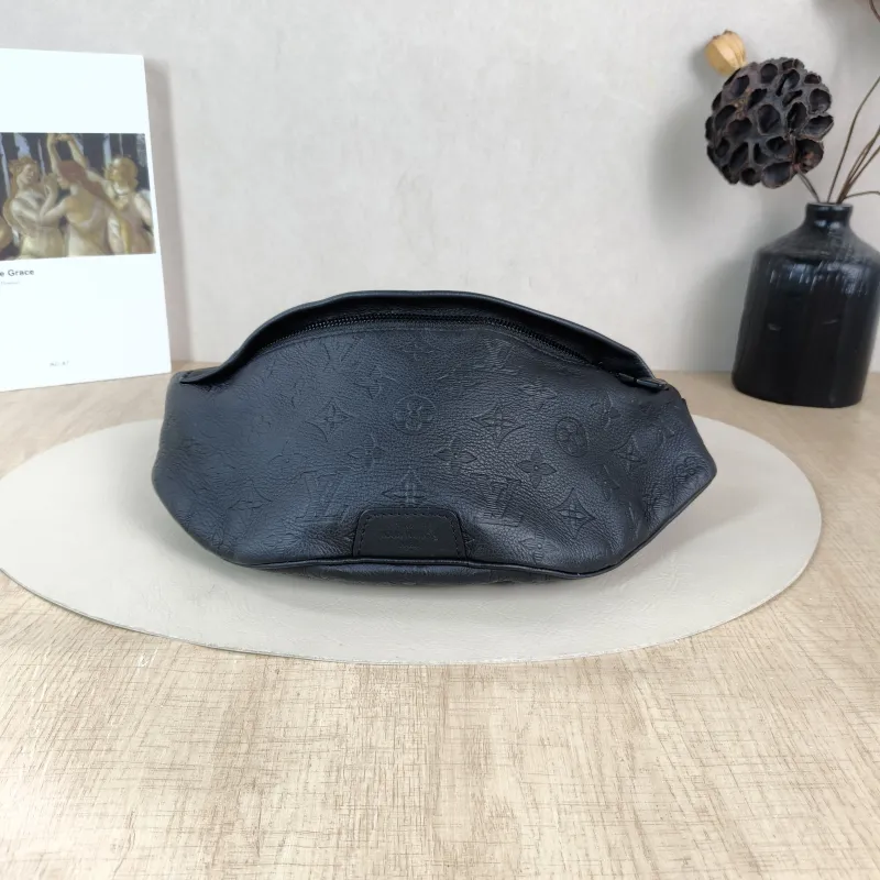 Louis Vuitton Belt Bag DISCOVERY Belt Bag Black Calfskin Small 44 × 9 × 15 cm