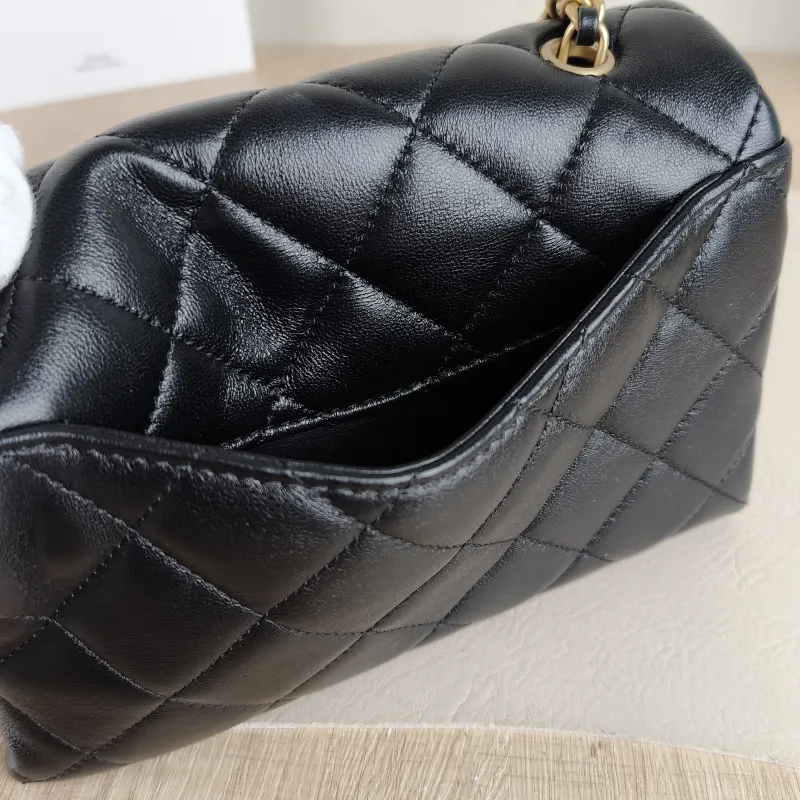 Chanel Crossbody Bag Pearl Black Lambskin Mini 19 × 7 × 13 cm — detail view 11 of 12
