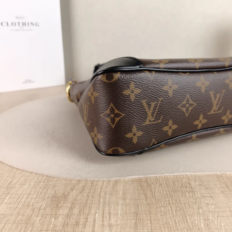 Louis Vuitton Crossbody Bag Monogram PVC Small 24 × 8 × 22 cm — detail view 9 of 11