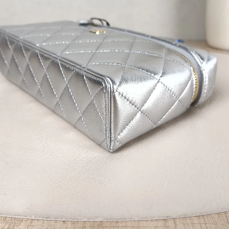 Chanel Crossbody Bag lp Box Bag Top Handle Crossbody Bag Silver Grained Calfskin 19.5 × 5 × 17 cm — detail view 2 of 13
