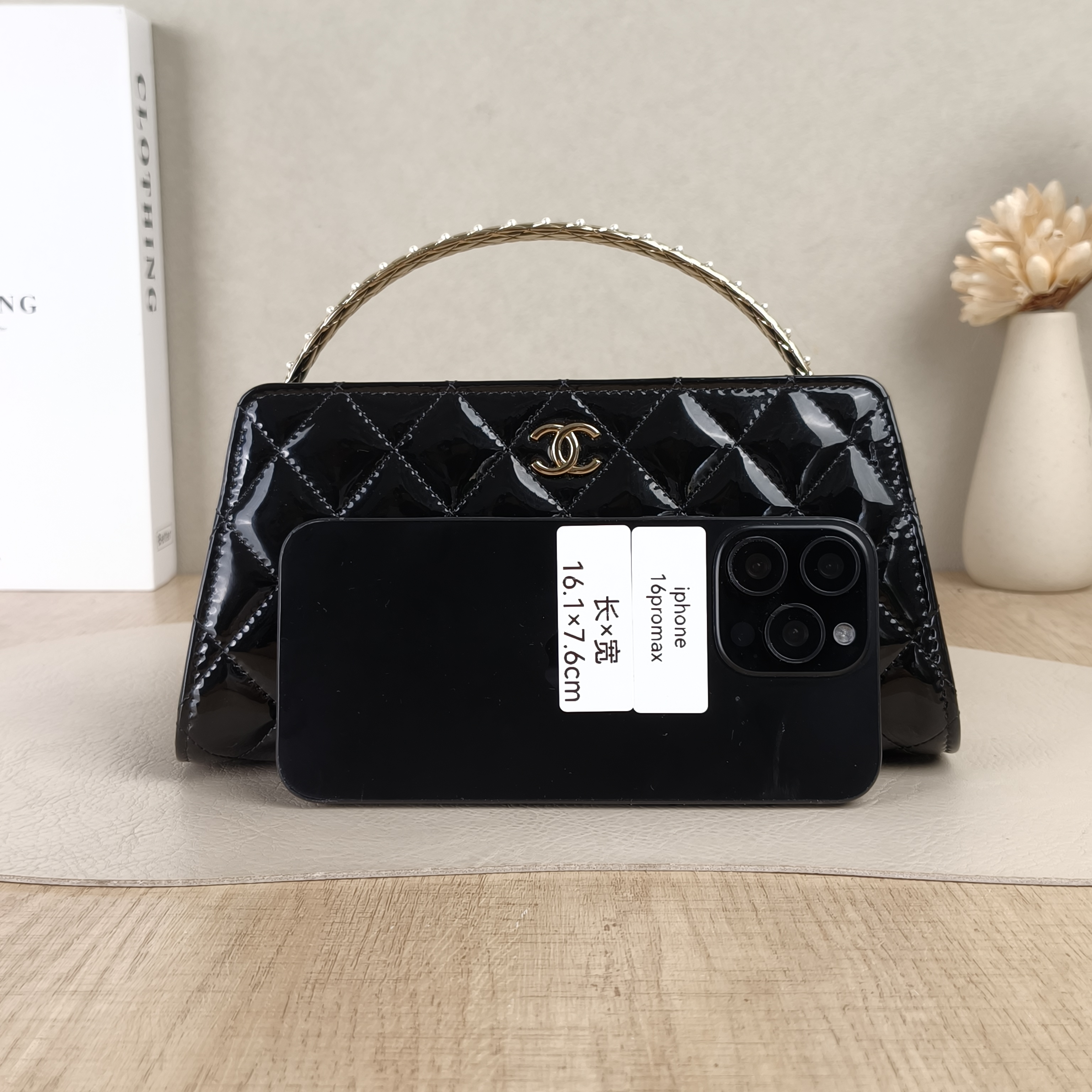 Chanel Crossbody Bag25b clutch with chain Pearl Crossbody Bag Black Patent Leather One Size21.5 × 6 × 16 cm — cover view 3 of 5