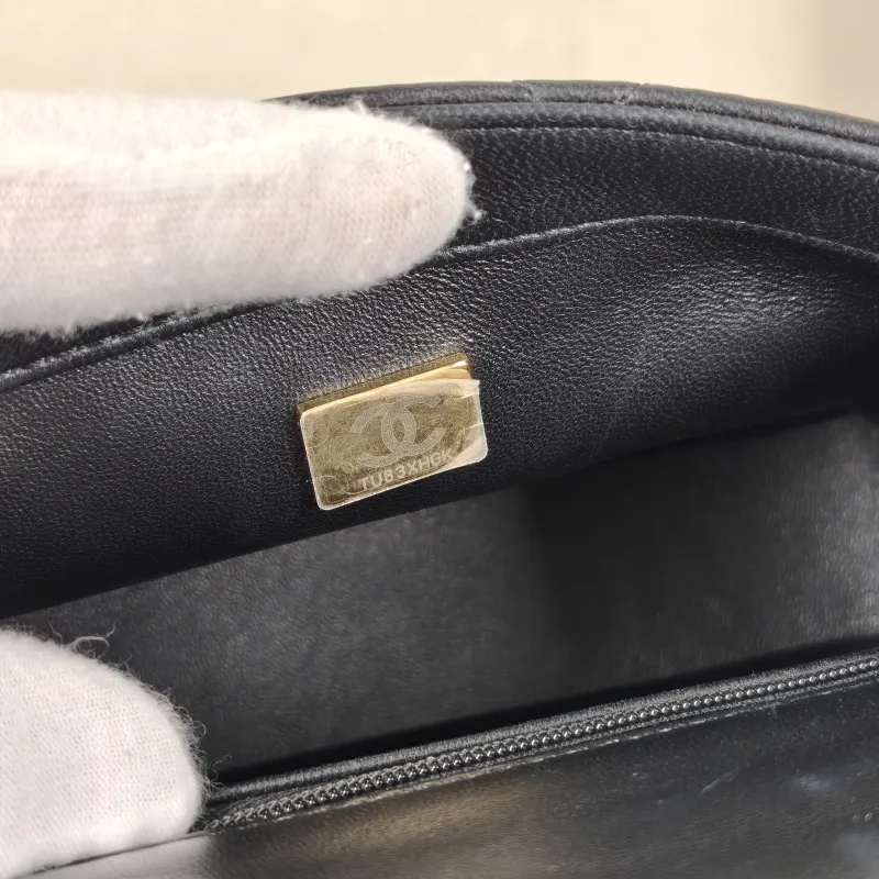 Chanel Crossbody Bag25c Black Lambskin One Size19 × 6 × 14 cm — detail view 9 of 16