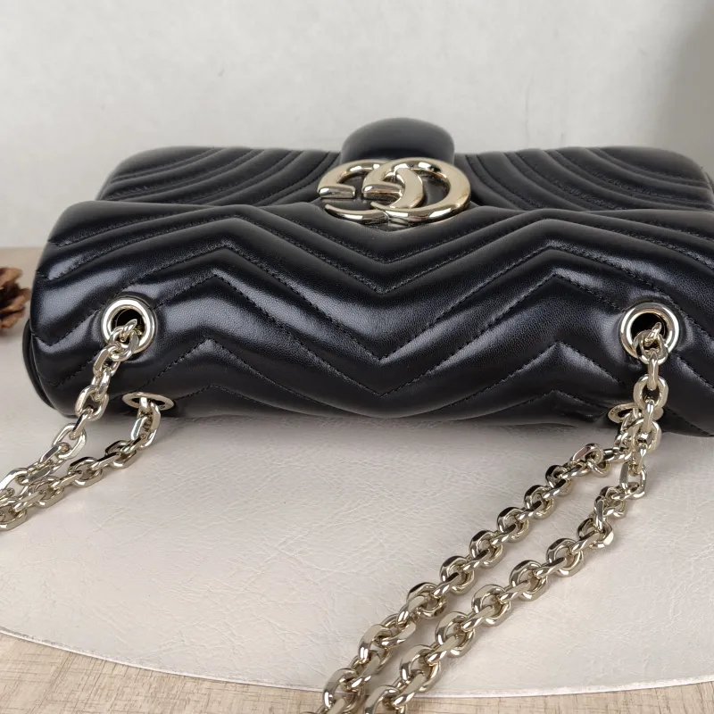 GUCCI Crossbody Bag GG Marmont Medium Marmont 26Black with Gold-Tone Hardware Lambskin Medium26 × 7 × 15 cm — detail view 6 of 15