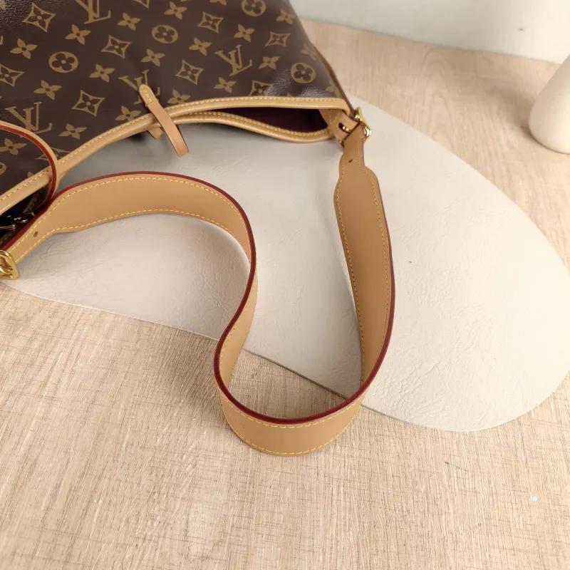 Louis Vuitton Crossbody Bag Carryall Monogram PVC Small 29 × 12 × 24 cm — detail view 4 of 11
