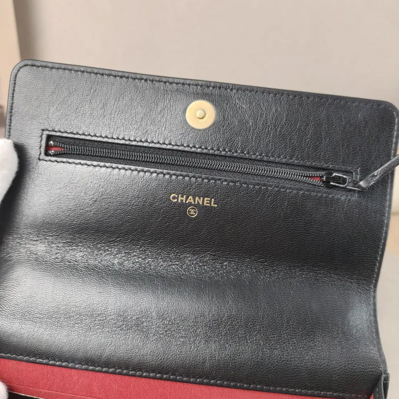 Chanel Crossbody Bag 19Bag WOC Black SL ambskin Mini 19.2 × 3.5 × 12.3 cm 30 — detail view 10 of 16