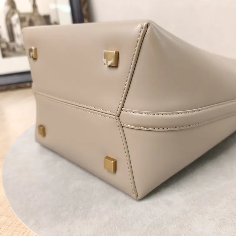 SAINT LAURENT Shoulder Bag LE 37 Brown Calfskin Small17 × 13 × 20 cm — detail view 6 of 13