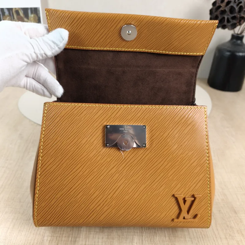 Louis Vuitton Crossbody Bag CLUNY Yellow Epi Embossed Calfskin Mini 20 × 7.5 × 16 cm Leather Tag — detail view 7 of 14