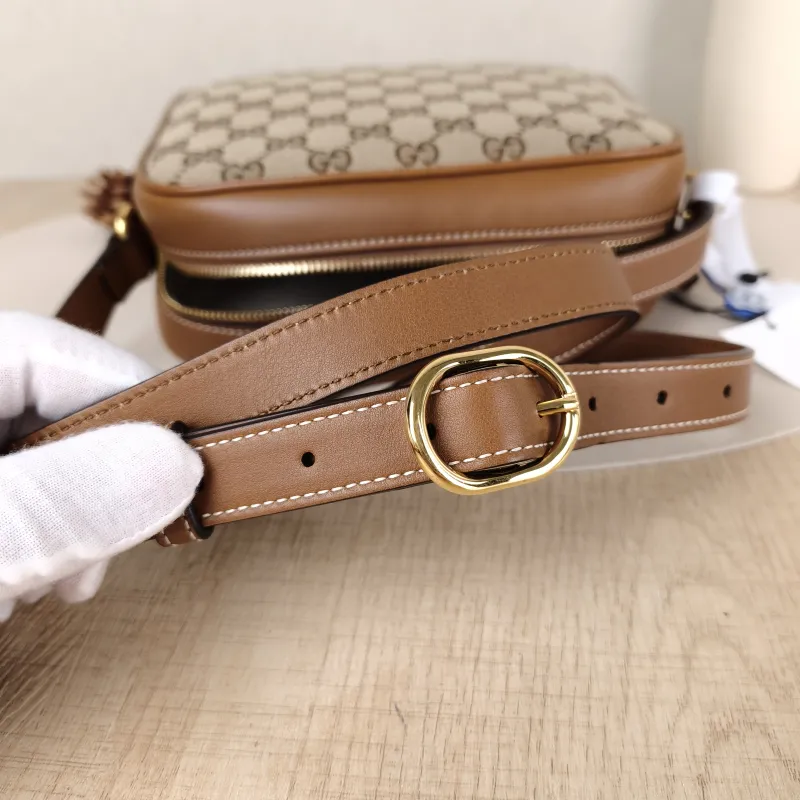 GUCCI Crossbody Bag Blondie g Camera Bag Monogram Canvas， mini21 × 8 × 15.5 cm — detail view 1 of 12