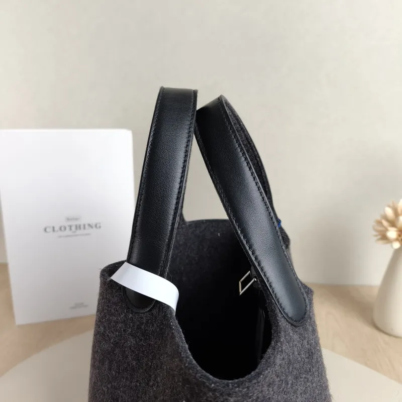 Hermès Top Handle Bag Picotin Lock 18 18 89Black Small 18 × 13 × 18 cm U — detail view 4 of 10