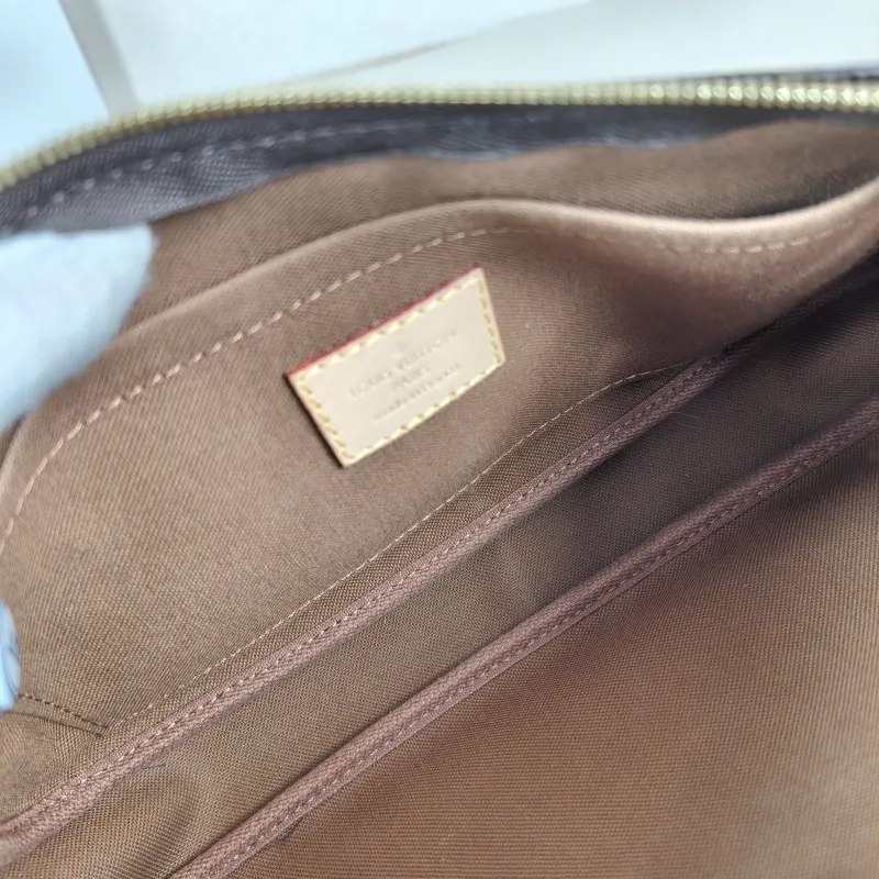Louis Vuitton Crossbody Bag Multi Pochette Accessoires Shoulder Strap PVC Small 24 × 4 × 13.5 cm — detail view 10 of 10