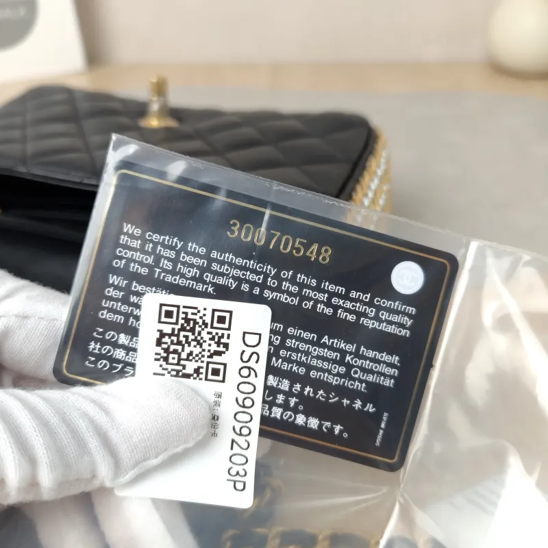 Chanel Crossbody Bag Pearl Crossbody Bag Black Lambskin One Size20 × 5 × 13 cm — detail view 2 of 15