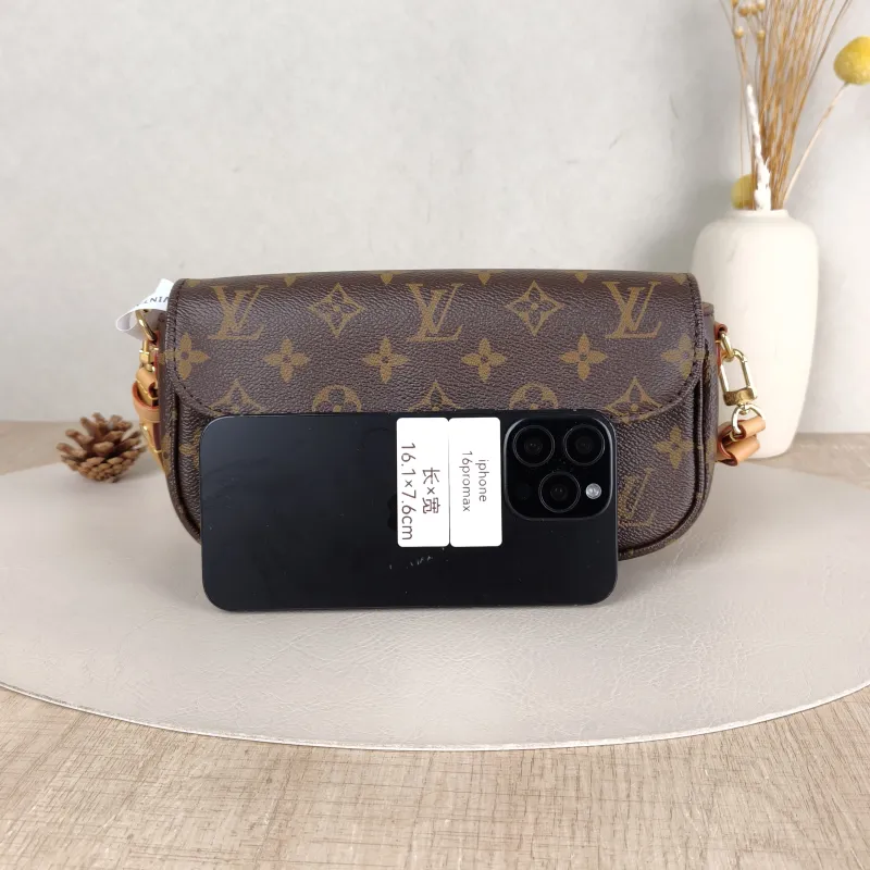 Louis Vuitton Crossbody Bag IVY Monogram PVC Small 23.5 × 4.3 × 12 cm — cover view 2 of 6