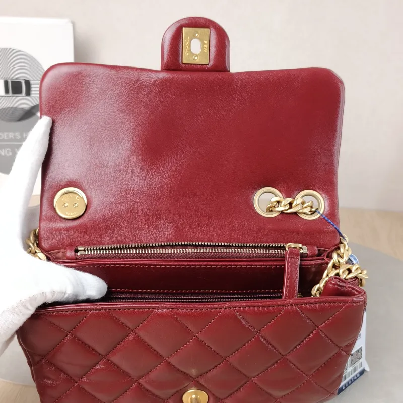 Chanel Crossbody Bag Burgundy Lambskin One Size 22 × 8 × 14 cm — detail view 5 of 12