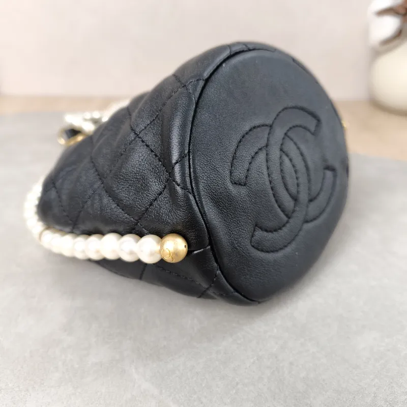 Chanel Crossbody Bag Crossbody Bag Black Calfskinmini12 × 11 × 11 cm — detail view 2 of 14