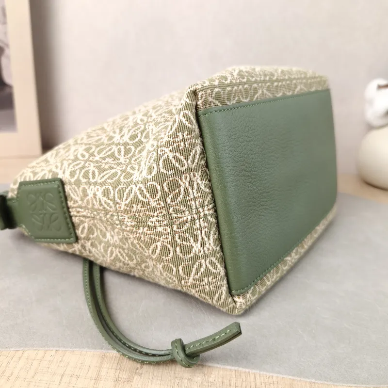 LOEWE Top Handle Bag cubi Vanity Case Bag Monogram Canvas Small 20 × 11 × 15 cm — detail view 10 of 12