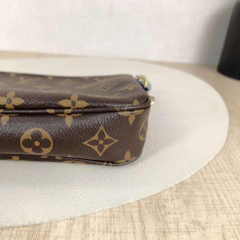 Louis Vuitton Shoulder Bag Pochette Accessoires Monogram PVC One Size22 × 4 × 13 cm — detail view 3 of 12