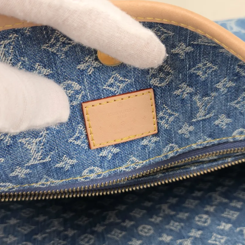 Louis Vuitton Crossbody Bag Carryall Blue Medium 39 × 15 × 30 cm — detail view 7 of 12