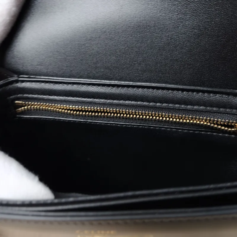 CELINE Crossbody Bag Teen Triomphe Black CC alfskin Small 18.5 × 6 × 14 cm — detail view 3 of 12