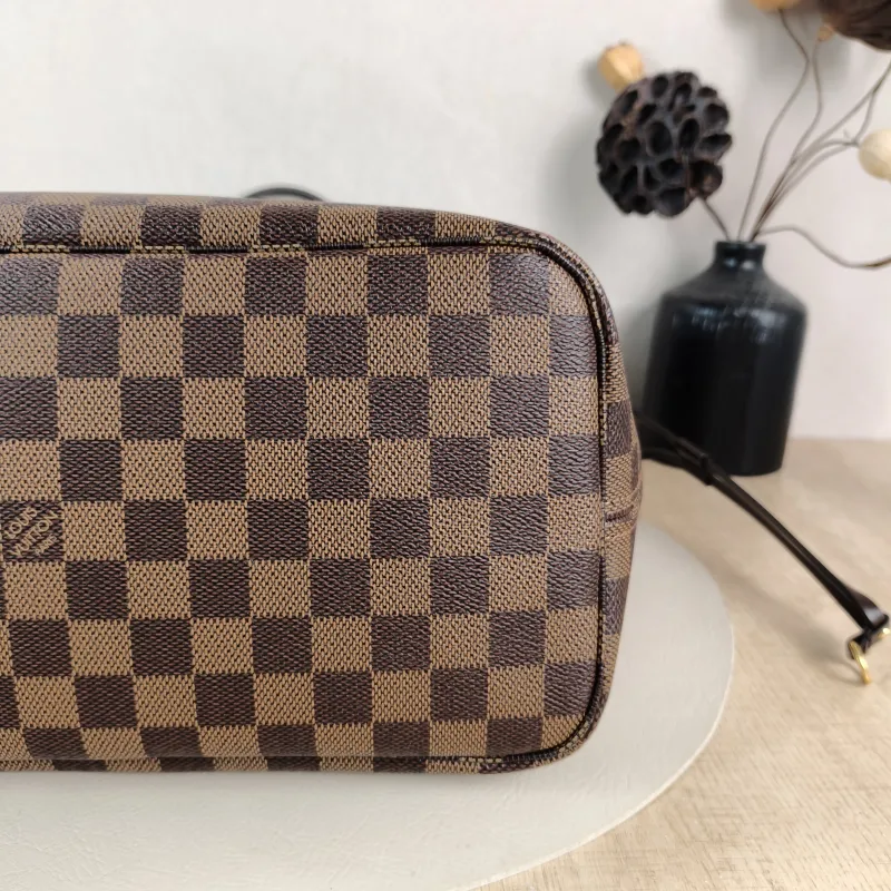 Louis Vuitton Shoulder Bag Neverfull Damier Ebene PVC Medium 31 × 14 × 28 cm — detail view 4 of 11