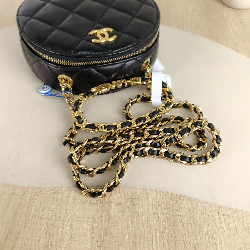 Chanel Crossbody Bag logo Crossbody Bag Black Lambskin One Size 18 × 6 × 16.5 cm — detail view 3 of 10
