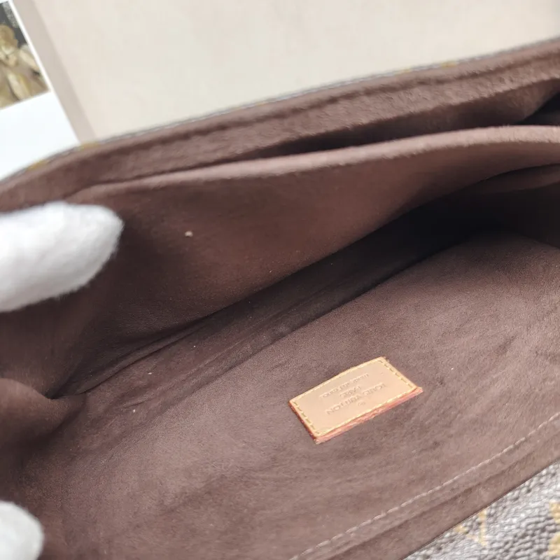 Louis Vuitton Crossbody Bag Pochette Métis Monogram PVC Medium25 × 7 × 19 cm Conditioned — detail view 3 of 14