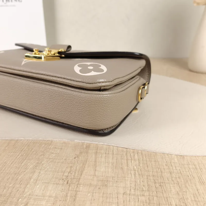 Louis Vuitton Crossbody Bag Pochette Métis East West Empreinte Embossed Calfskin Small21.5 × 6 × 13.5 cm — detail view 2 of 12